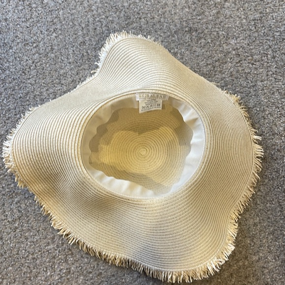 Shiraleah floppy beach hat with Pom poms. - Picture 4 of 4